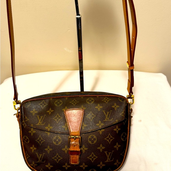 LV MONO CROSSBODY IN GOOD CONDITION used but lovely bag - Picture 13 of 13